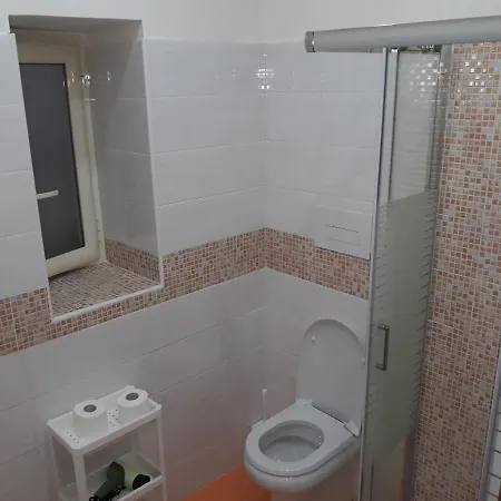 La Casetta Arancione Nell'aeroporto Di Apartment *