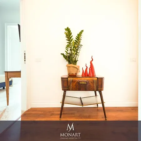 Bed & Breakfast Monart Hospitality Cavour 2*