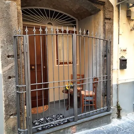 Il Basso Accomodation * Naples
