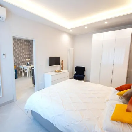 Center - E Apartment *