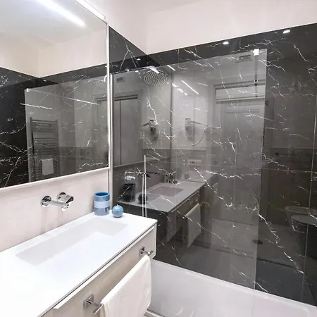 Center - E Apartment *