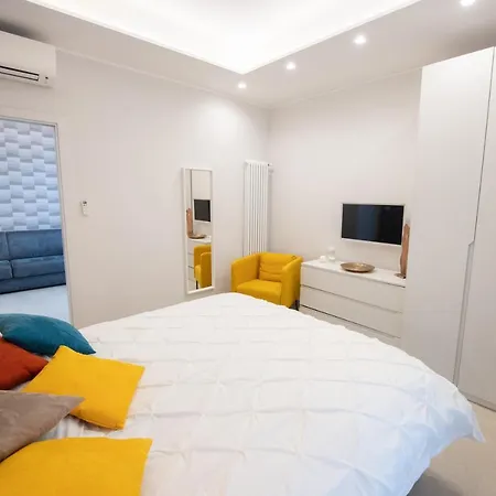 Apartment Center - E Naples