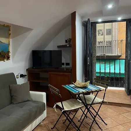 Apartment In Love: Balconcino Spaccanapoli Naples