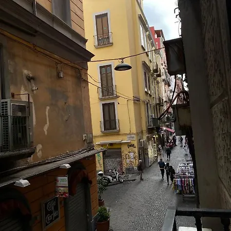 In Love: Balconcino Spaccanapoli Apartment *