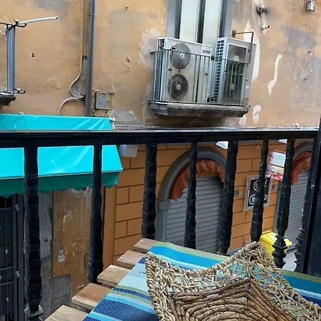 In Love: Balconcino Spaccanapoli Apartment *