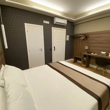 7th Floor 3* Neapel