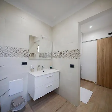 The Door Saturday Appartement