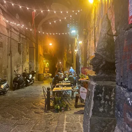 Vakantiehuis Casa Ninetta - Spaccanapoli - Il Tipico Pianterreno Della Antica!