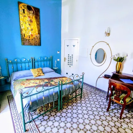Naif Naples