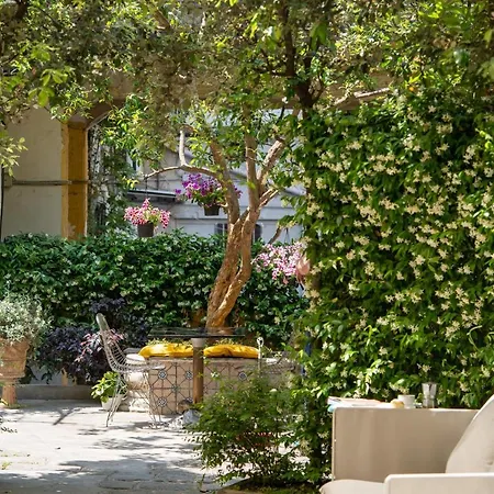 Atelier Inès Arts&suites Bed & Breakfast Napoli