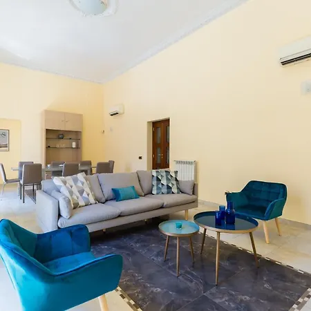 Family With Terrace Apartament *
