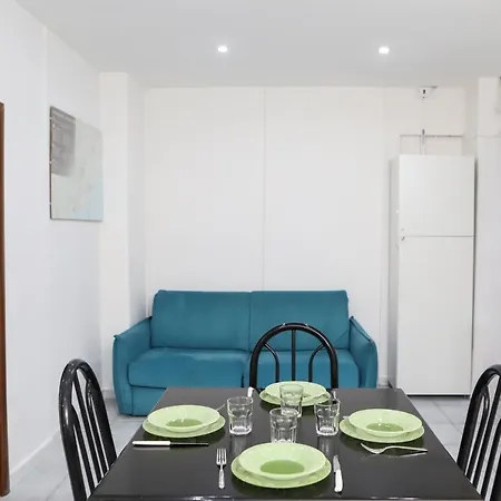 Centrale Budget Apartment Naples