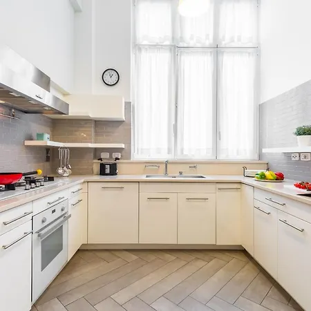 Apartment Elegante A Piazza Dei Martiri By Wonderful Italy