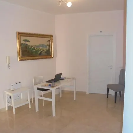 Domusrealstella فندق مبيت وإفطار 2*