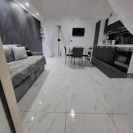 La Casa Di Titina Apartment *