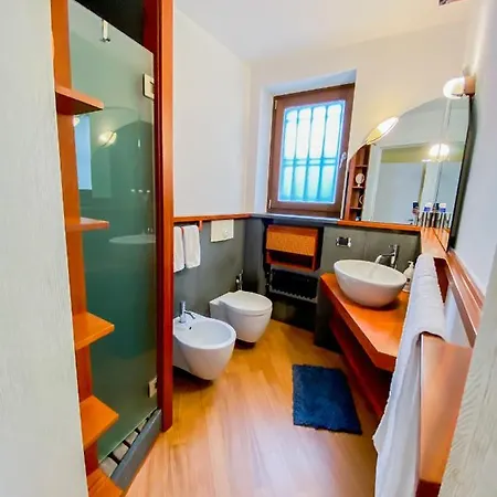 Phoenix House Apartment *