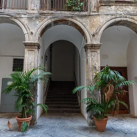 Nilo 1 - Shelter In The Center By Napoliapartments * Naples