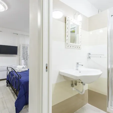 Apartment Nilo 1 - Shelter In The Center By Napoliapartments Naples
