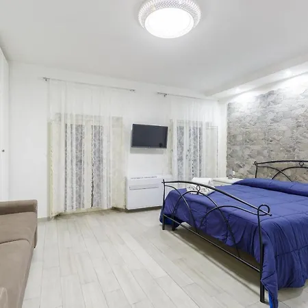 Apartment Nilo 1 - Shelter In The Center By Napoliapartments *