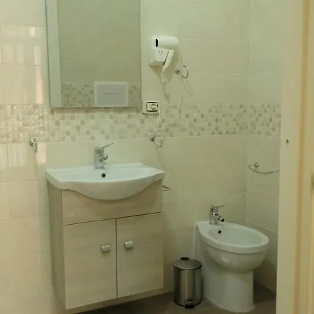 Queen 20 - Private Rooms Duomo Napoli Guest house