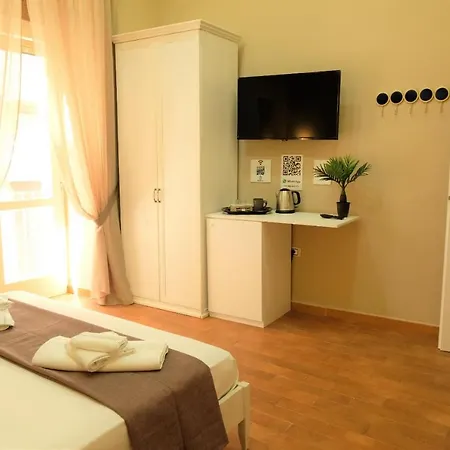 Guest house Queen 20 - Private Rooms Duomo Napoli Naples