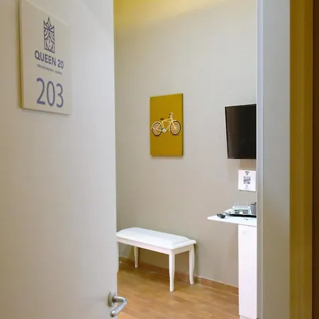 Queen 20 - Private Rooms Duomo Napoli Guest house Naples