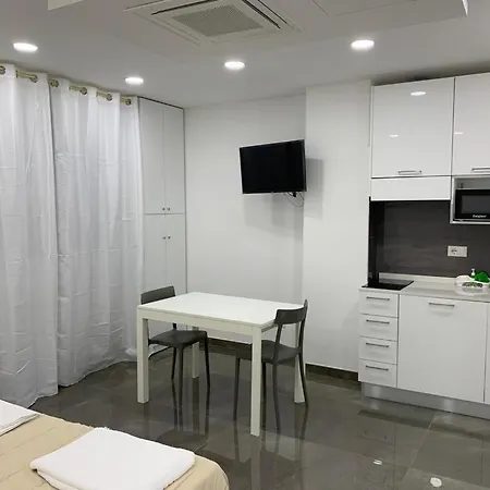Mondo Suites Apartments דירה *