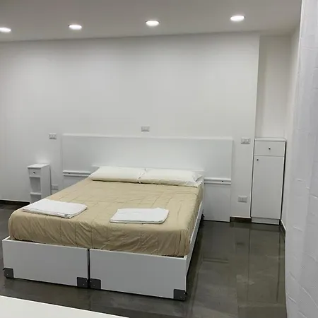 Mondo Suites Apartments דירה