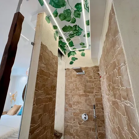 Urban Jungle Bed & Breakfast Naples