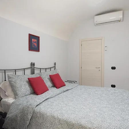Apartamento (room In Naples) Residenza Beccadelli *