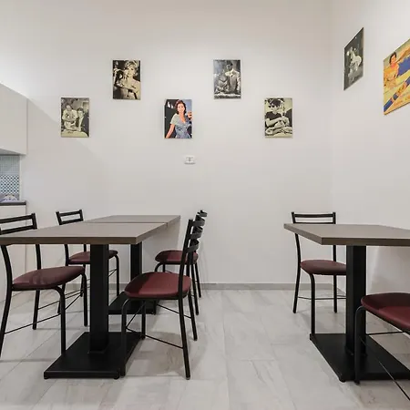 Via Aniello Falcone 72b Apartment *
