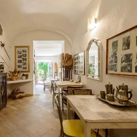 Bed & Breakfast Giardino Segreto Naples