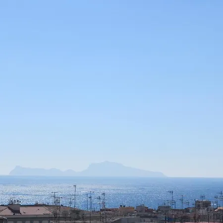 Apartment Bonbonniere In Chiaia District *