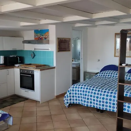 Apartment Bonbonniere In Chiaia District