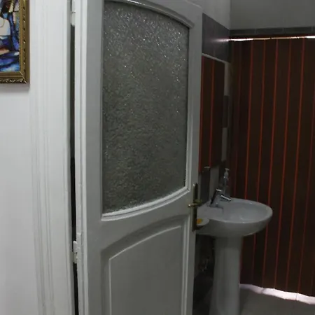 In Bb - 1 Bed In Basic 6 Bed Female Share Bathroom Guest house