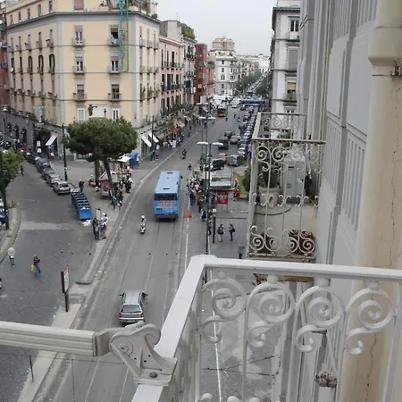 Guest house In Bb - 1 Bed In Basic 6 Bed Female Share Bathroom Naples