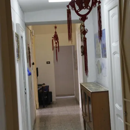 In Bb - 1 Bed In Basic 6 Bed Female Share Bathroom Naples