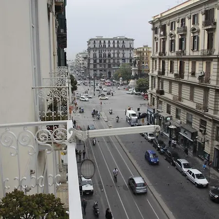 Guest house In Bb - 1 Bed In Basic 6 Bed Female Share Bathroom Naples