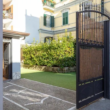 Apartment Il Giardino Di Bobo Naples