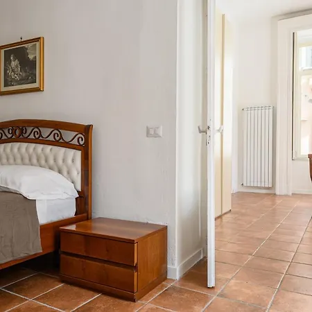 Piazza Portanova Apartment *