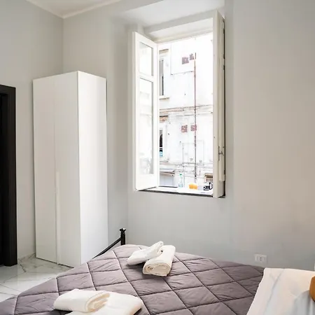 Bed & Breakfast Ferdinando Sanfelice Centro Storico 2*
