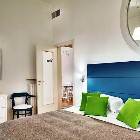 Piazza Bellini & 3* Neapol