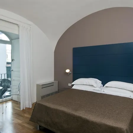 Hotel Piazza Bellini & 3*