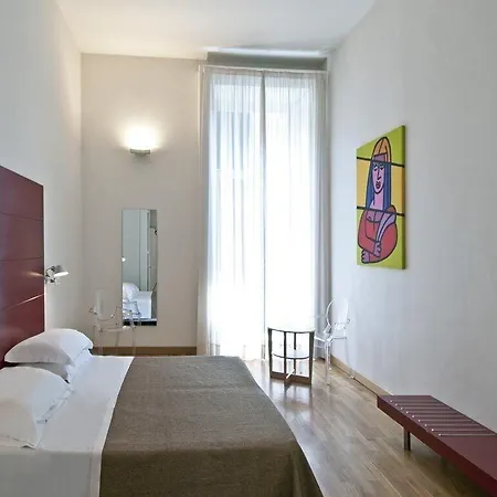 Piazza Bellini & Hotel 3*