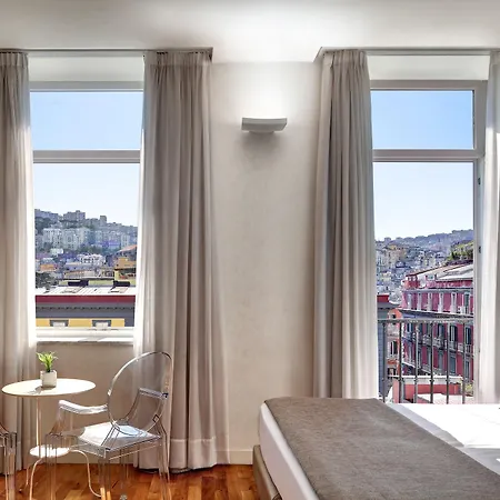 Hotel Piazza Bellini & 3*