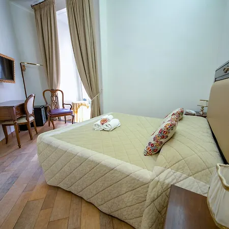 Lanfipe Palace Неаполь