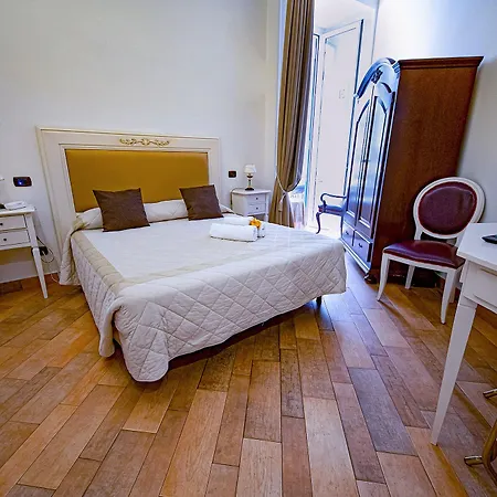 Lanfipe Palace Неаполь