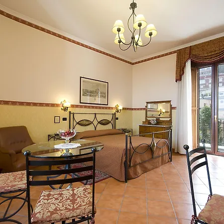 Hotel Pinto-storey 3*