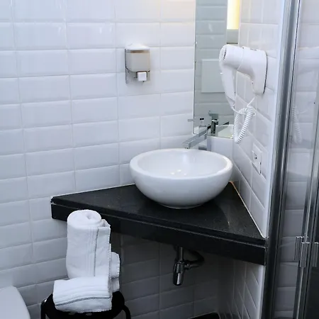 Maison Du La Metro Bed & Breakfast 3*
