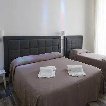 Couette-café Garibaldi Square 2*